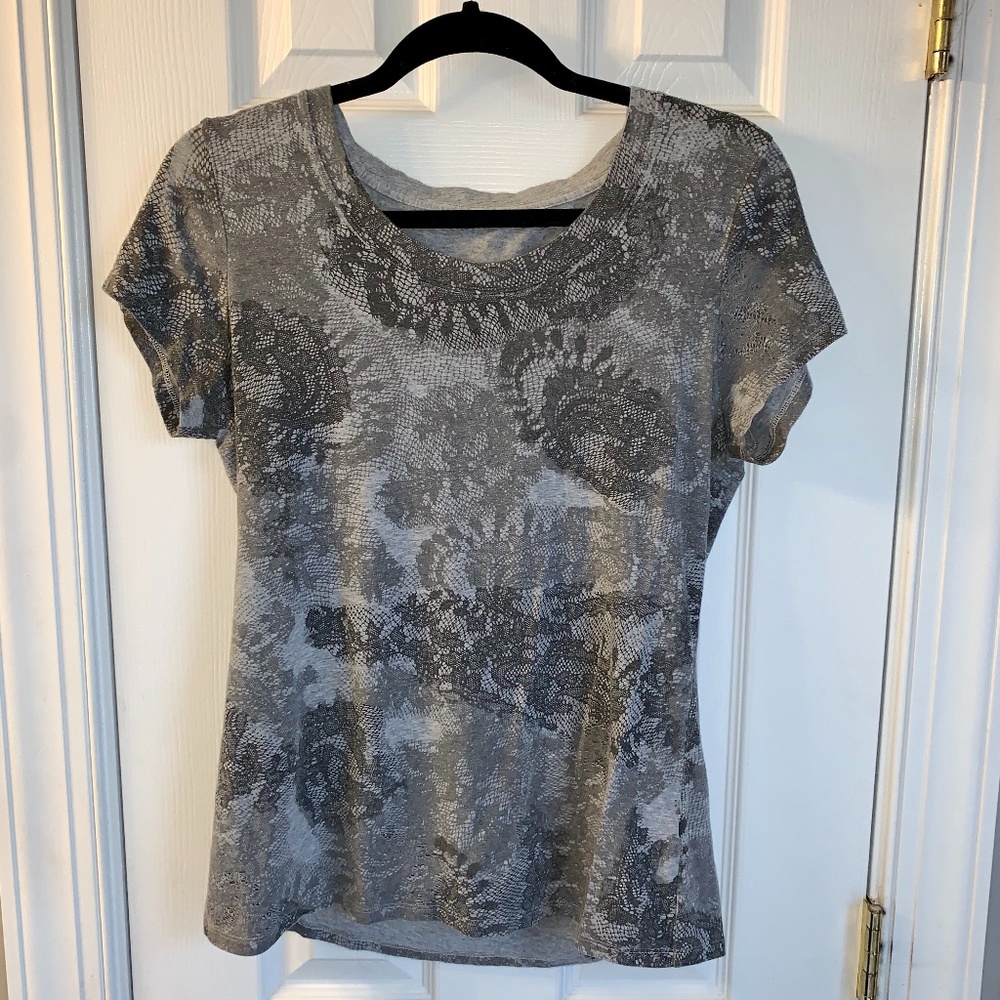 !NEW! Gray Lace Pattern T Shirt (women)
